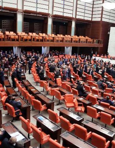 Meclis’te CHPlilerden ‘ayakta durma’ eylemi