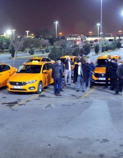 Atatürk Havalimanında taksicilerden indi-bindi protestosu