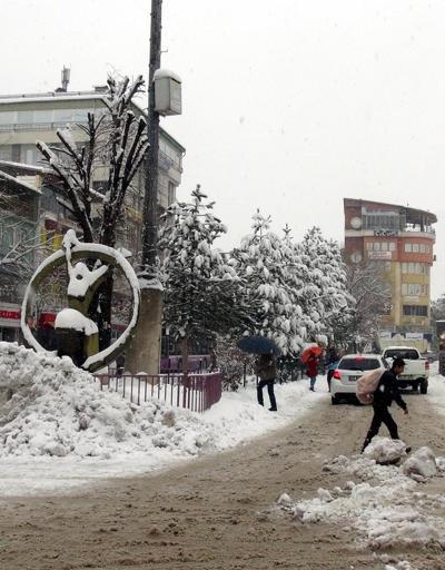 Tuncelide 300 köyün yolu kardan kapandı