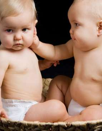 Meksikada ikiz bebekler farklı yıllarda dünyaya geldi