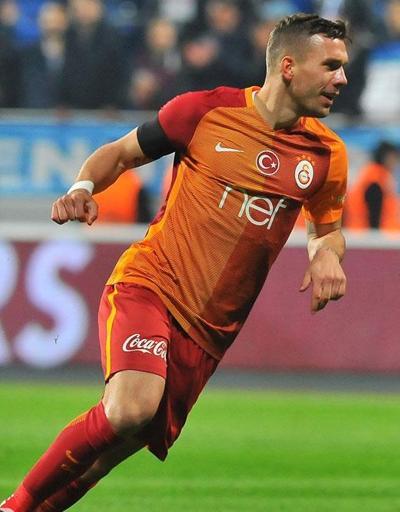 Lukas Podolski Riekerinke veda etti