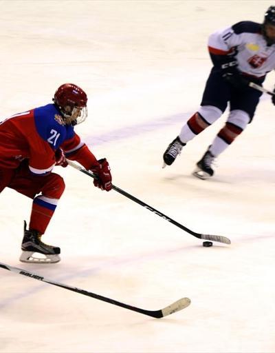 Buz hokeyinde gergin maçta Rusya kazandı: 4-2