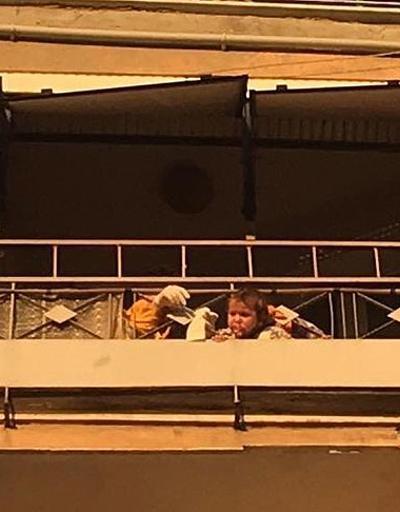 Kafası balkon korkuluklarına sıkışan bebek kurtarıldı