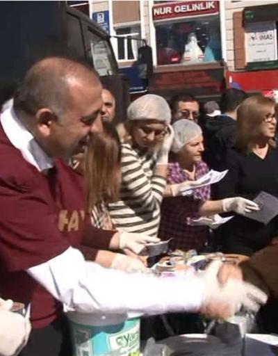 CHPli vekillerin hayır standına AK Partili başkandan ziyaret