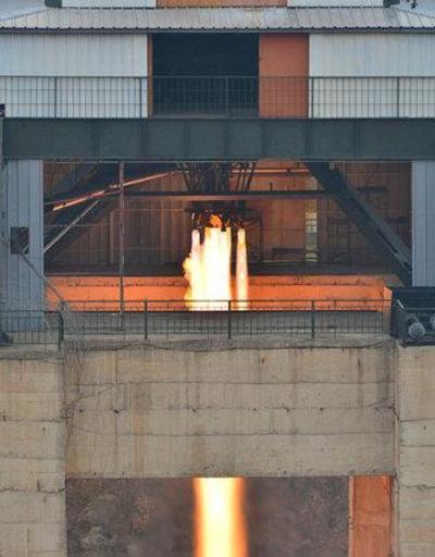 Kuzey Koreden yeni roket motoru denemesi