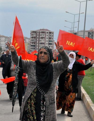Son dakika: Diyarbakırda Nevruz alanına bıçakla girmek isteyen kişi vuruldu