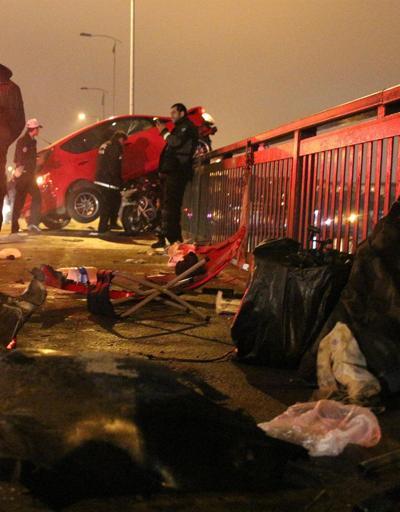 Unkapanı Köprüsünde korkunç kaza: Otomobil balık tutanların arasına daldı