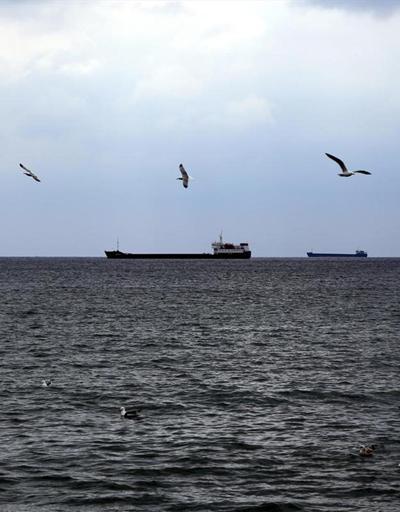 Lodos Marmarayı vurdu: Şilepler demirledi, balıkçılar limandan çıkamıyor