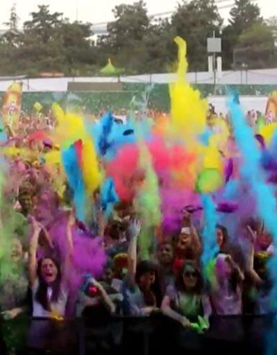 Dünyanın en renkli festivali böyle kutlandı