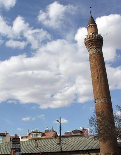 Ulucaminin minaresi asırlardır esrarını koruyor