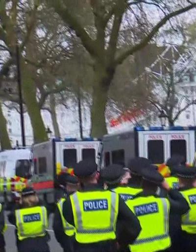 Londrada terör protestoları olaylı bitti