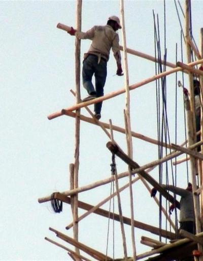 İnşaat işçilerinin 30 metrede ölümle dansı