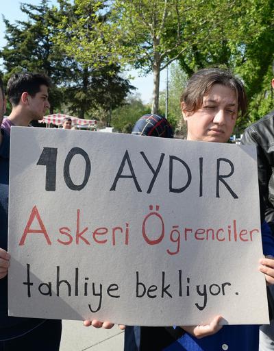 Tutuklu askeri öğrencilerin yakınlarından İBB önünde protesto