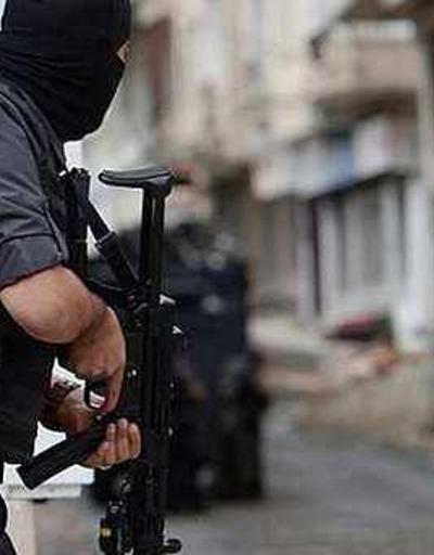 Türk polisi, İngiliz turistleri şafak baskınıyla çıkardı