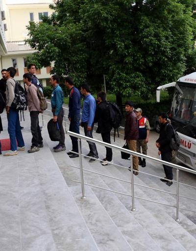 Erzincanda otobüse sığdırılan yolcu sayısı şaşırttı
