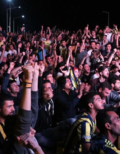 Türkiye Fenerbahçenin şampiyonluğunu böyle kutladı