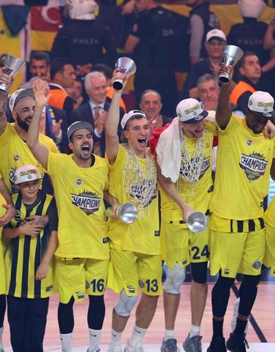 Bu kez Fenerbahçenin şampiyonluk fotoğrafındalar