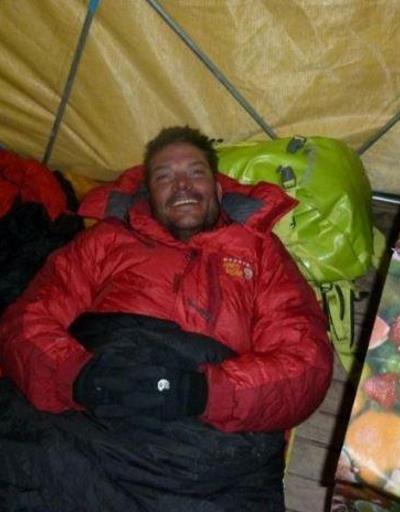 Evereste tırmanan 4 dağcı hayatını kaybetti