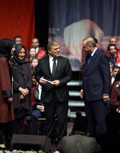 Erdoğan ve Gül, tıp fakültesi mezuniyetinde aynı sahnede