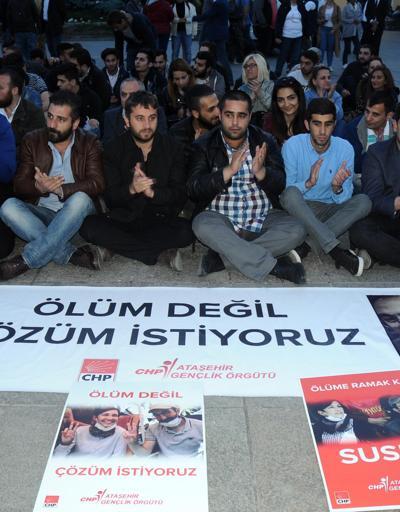 CHPli gençler Gülmen ve Özakça için oturma eylemi yaptı