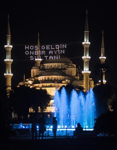 Cami mahyaları İstanbulu aydınlattı