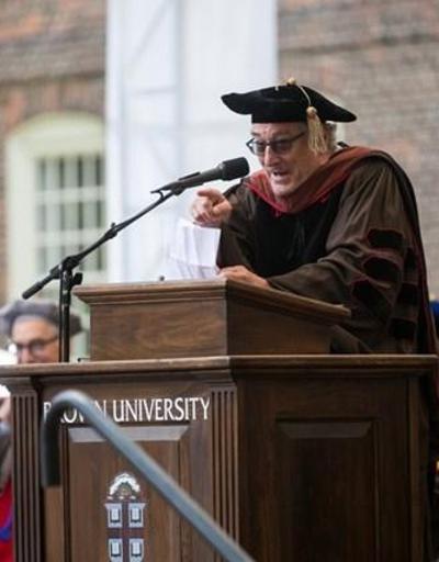 Robert De Niro, Trumpı mezuniyet töreninde eleştirdi