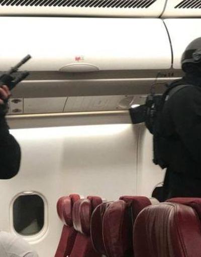 Malezya Havayolları uçağının kokpitini tehdit eden adam böyle çıkarıldı