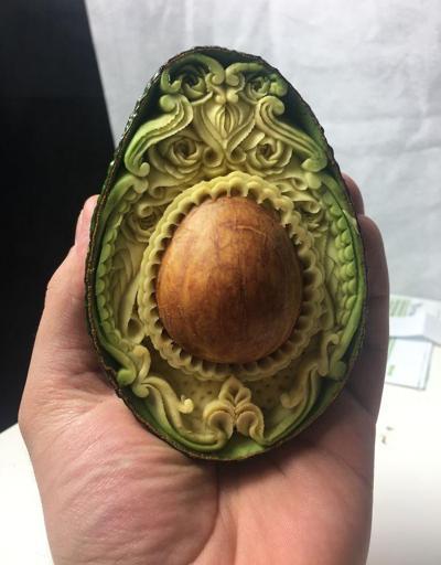 Avokadodan 1 saatte sanat eseri yaratıyor