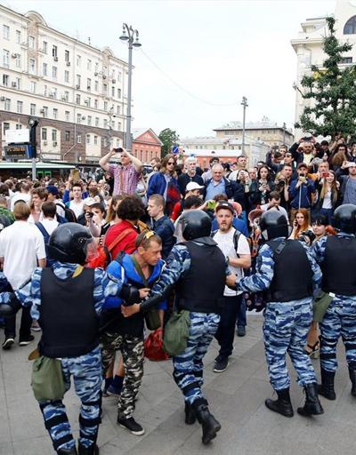 Rusyada çok sayıda gösterici gözaltına alındı