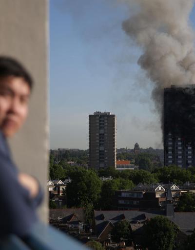 Londrada can pazarı: 27 katlı bina yanıyor