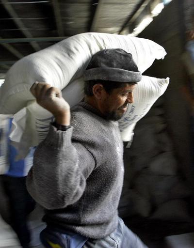 BM, İsrailin isteği üzerine Filistinlilere yaptığı gıda yardımını kesecek