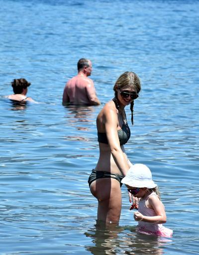 Hava sıcaklığı arttı Marmaris sahilleri doldu