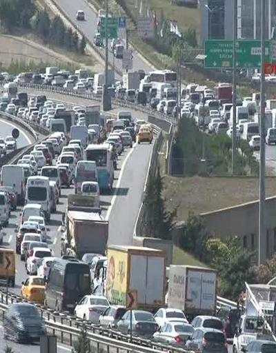 İstanbuldan kaçış başladı: İşte trafikte son durum