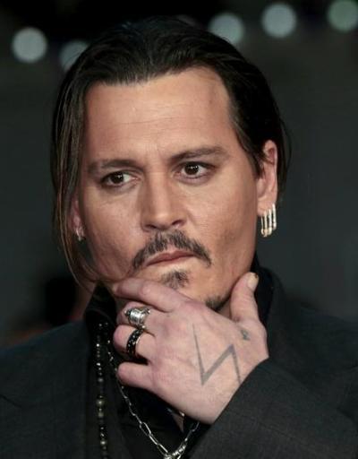 Ünlü aktör Johnny Depp Trumptan özür diledi