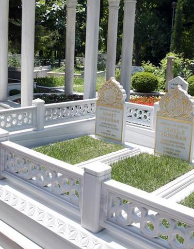 Cumhurbaşkanı anne ve babasının mezarlarında dua etti
