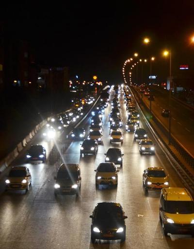 Tatilciler dönüş yolunda, trafik Kocaeli mevkiinde başlıyor