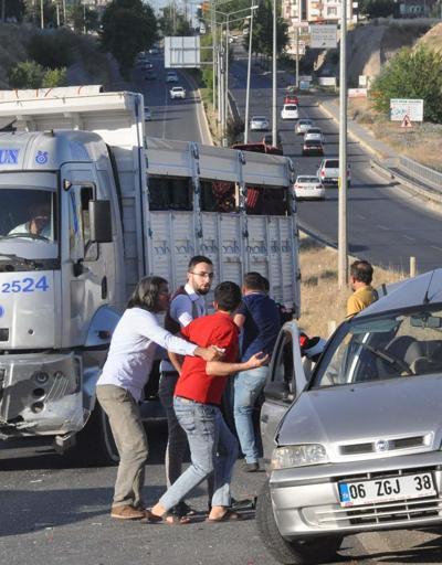 Hem zincirleme kazaya neden oldu hem polise çarptı hem de kavga çıkardı