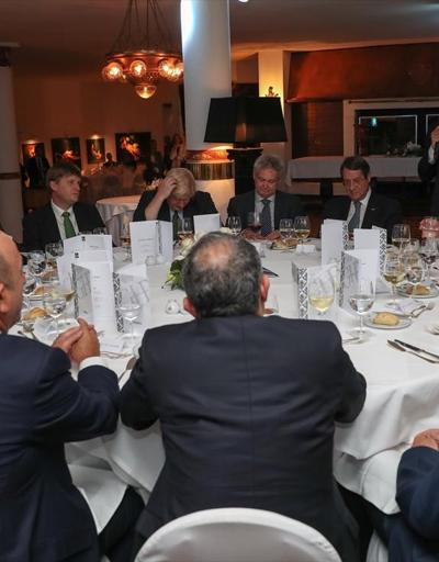 Kıbrıs Konferansı öncesi taraflardan son akşam yemeği