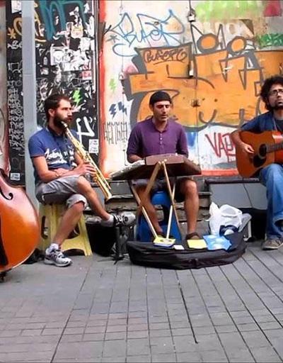 Sokak müzisyenleri izin belgesi istiyor
