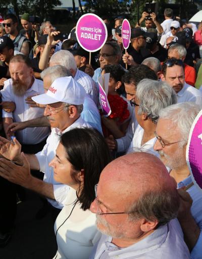 Adalet Yürüyüşüne katılan HDPliler Kılıçdaroğlu ile birlikte yürüdü