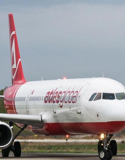 İstanbula gelen uçağın havada kokpit camı çatladı