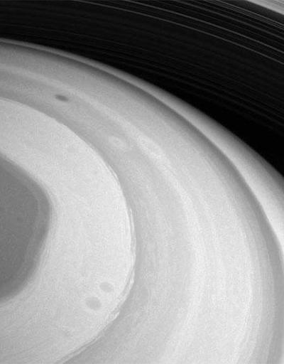Uzay aracı Cassini Satürnü görüntüledi