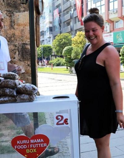 İzmirin turizm elçisi kedilerini Aras koruyor