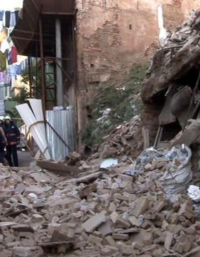 Beyoğlunda 2 katlı bina çöktü