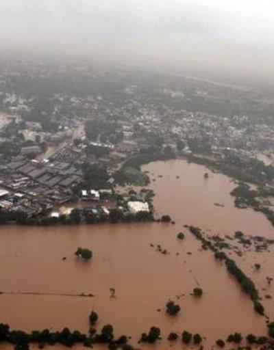 Hindistanda sel felaketi yüzlerce can aldı