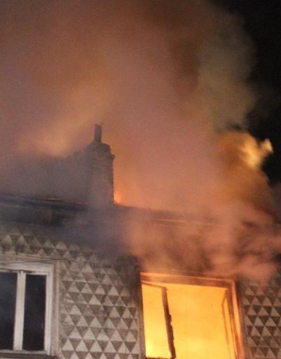 Ev yangınında 3 kişi hayatını kaybetti
