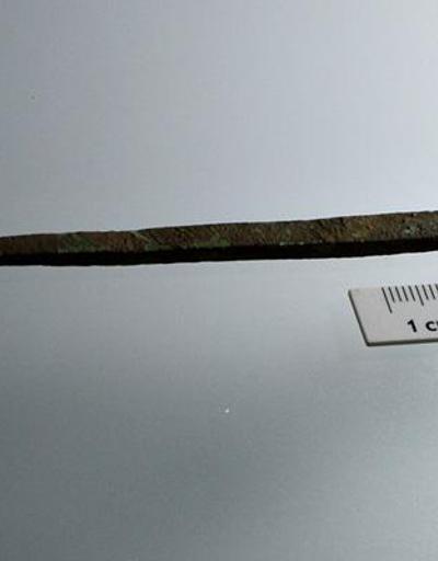Assosta bin 800 yıllık bronz kalem bulundu