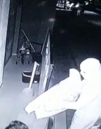 Kar maskeli saldırı güvenlik kamerasında