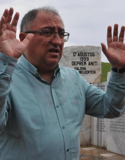 Deprem anıtındaki kirliliğe başkan isyan etti
