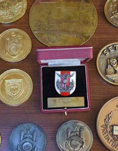 Eski genel kurmay başkanının madalyaları bit pazarına düştü